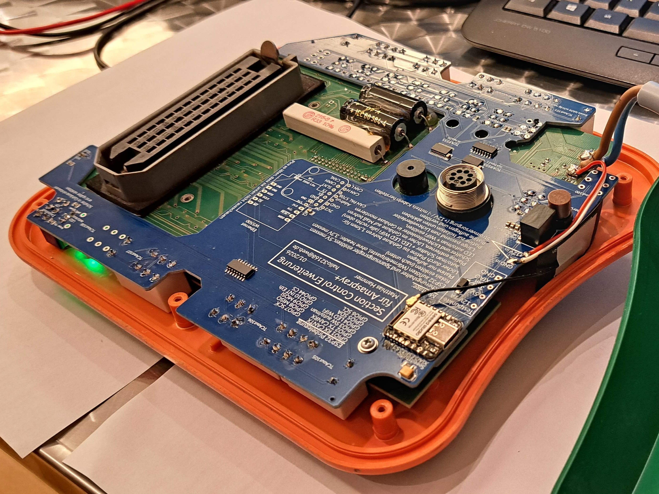 Amaspray+ geöffnet mit aufgelöteter Zusatzplatine