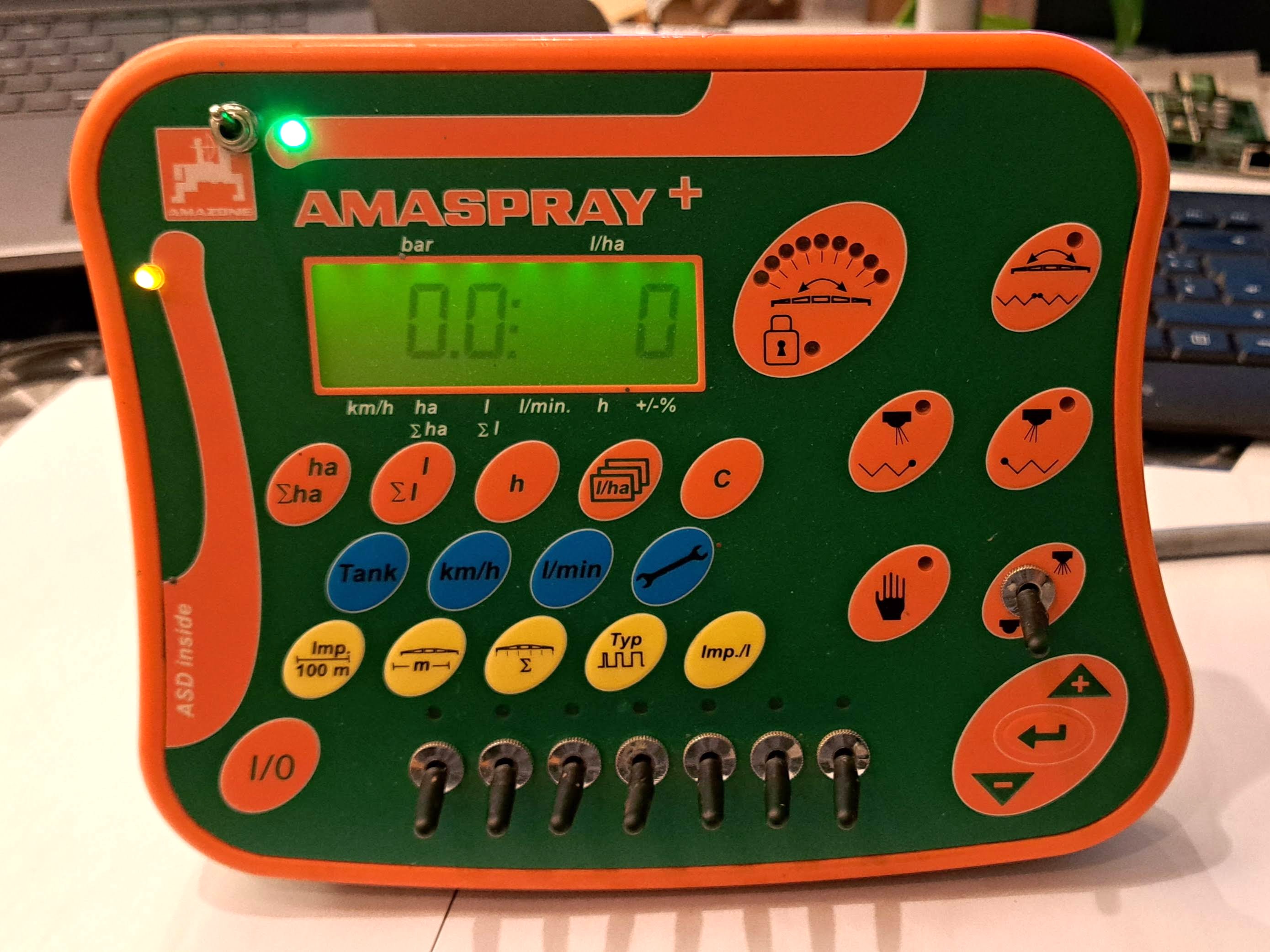 Amaspray+ Gehäuse geschlossen mit nachgerüsteter Section Control