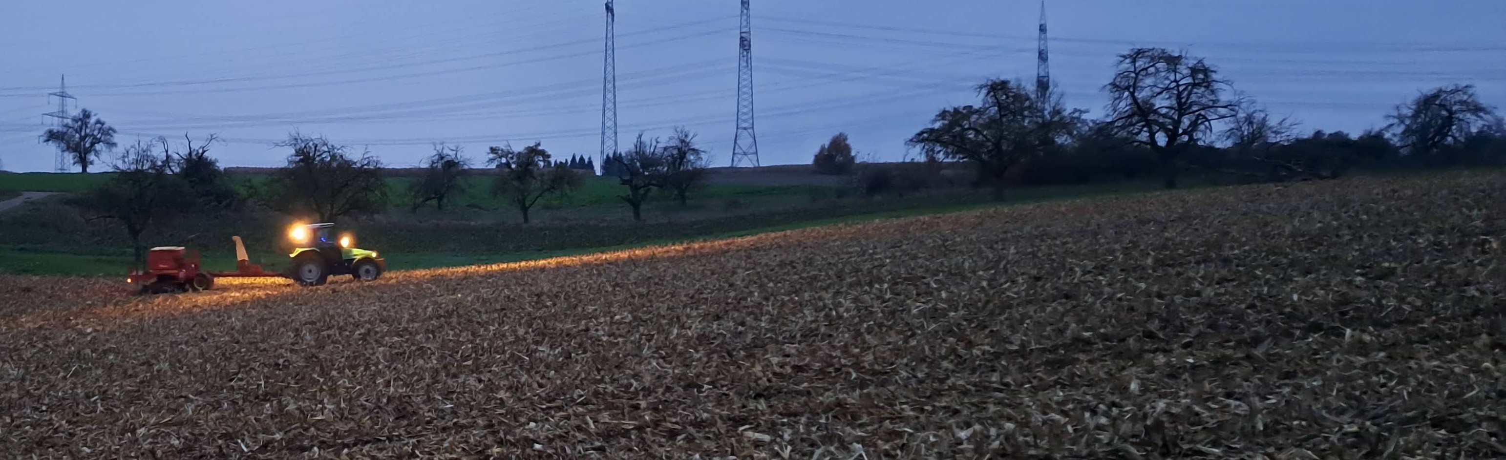 Traktor bei der Saat