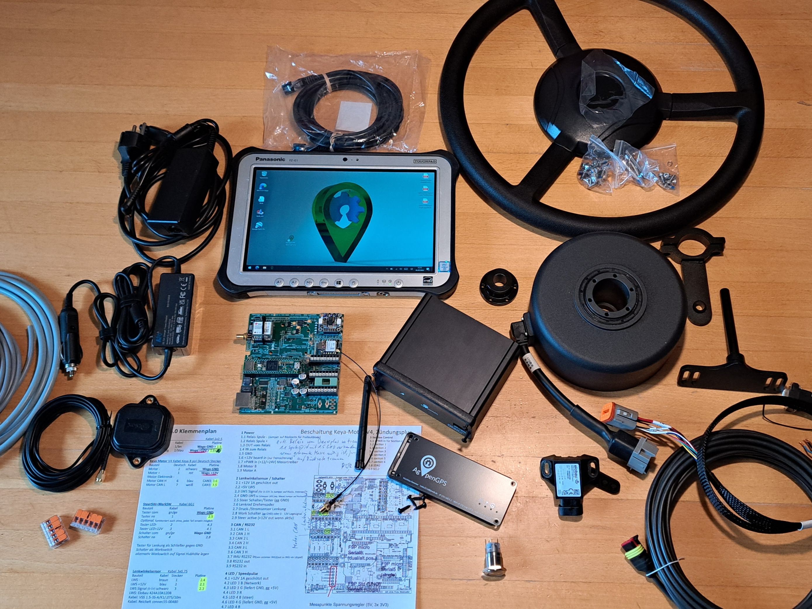 Vollständiges GPS-Nachrüstset mit elektrischem Ringmotor, Controller-Box mit GNSS-Empfänger und dem Outdoor-Tablet für Traktoren.