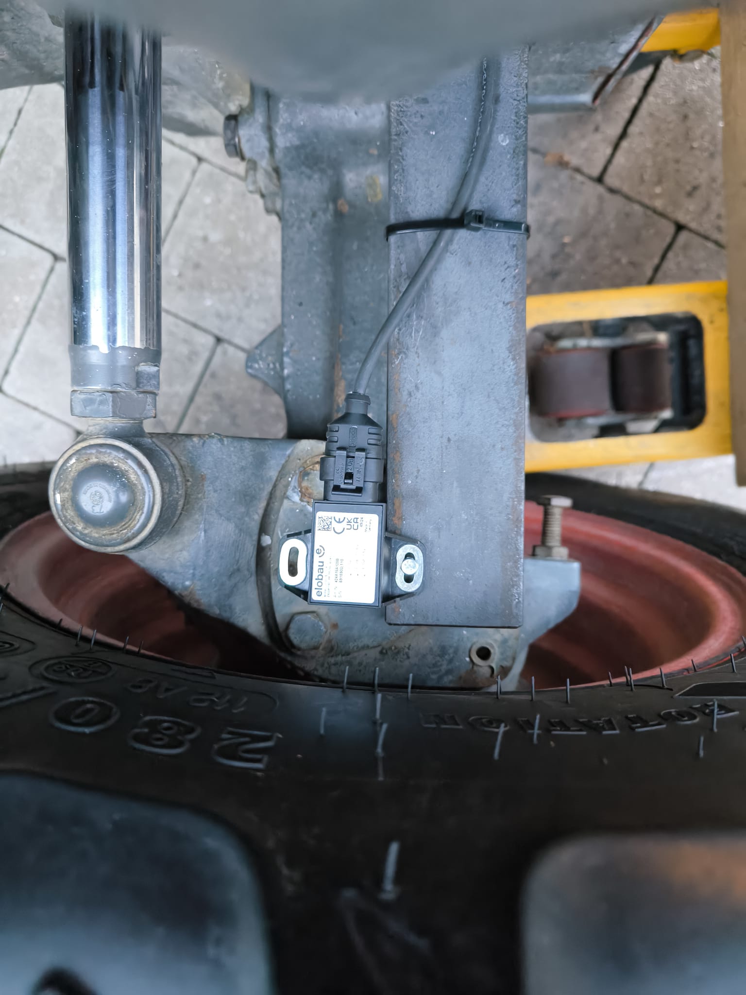 Fendt 260V: Beispiel Montage Lenkwinkelsensor