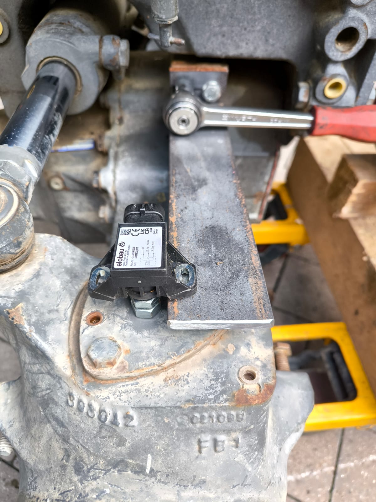 Fendt 260V: Beispiel Montage Lenkwinkelsensor