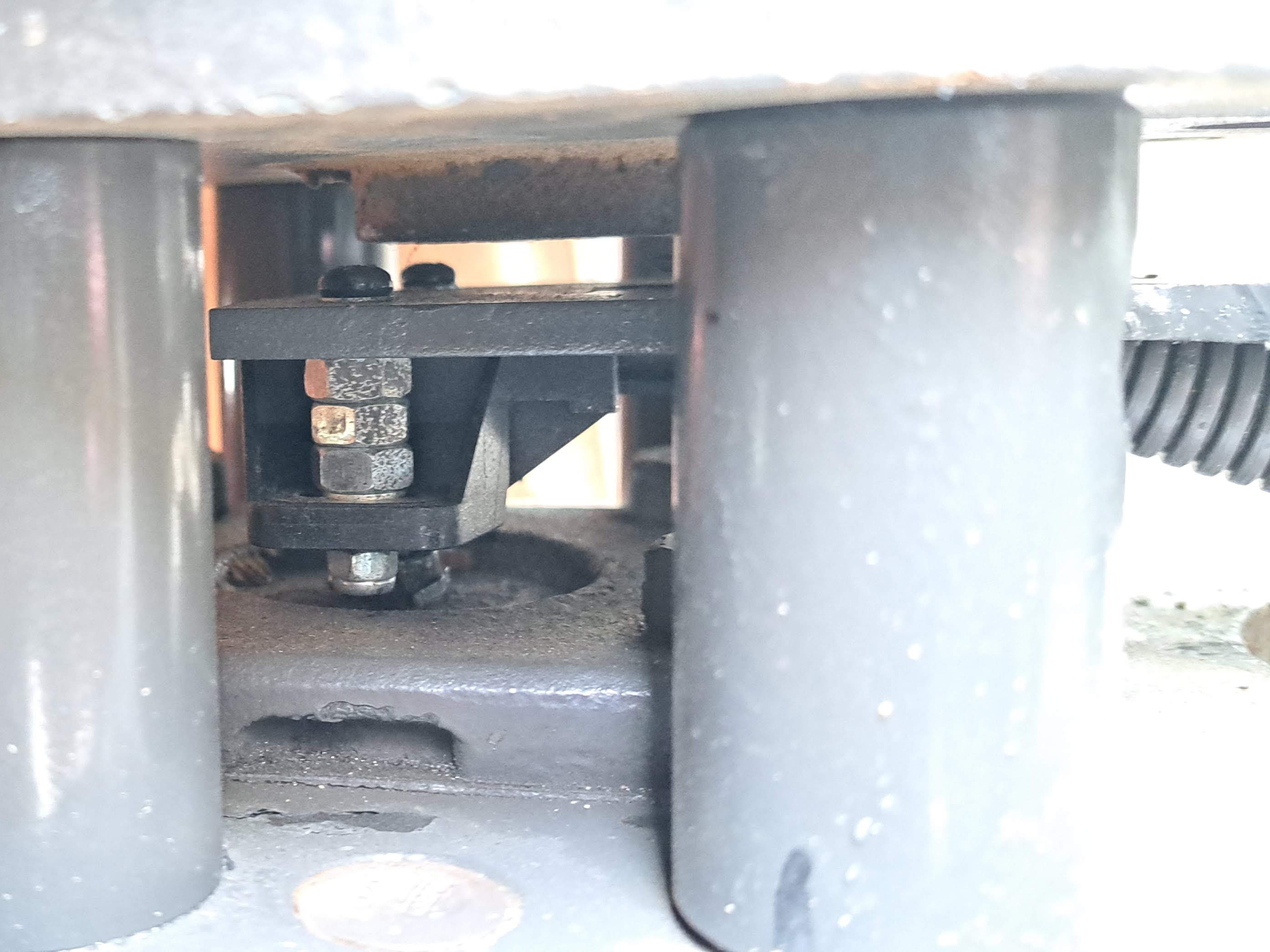 Fendt 300SCR: Beispiel Montage Lenkwinkelsensor