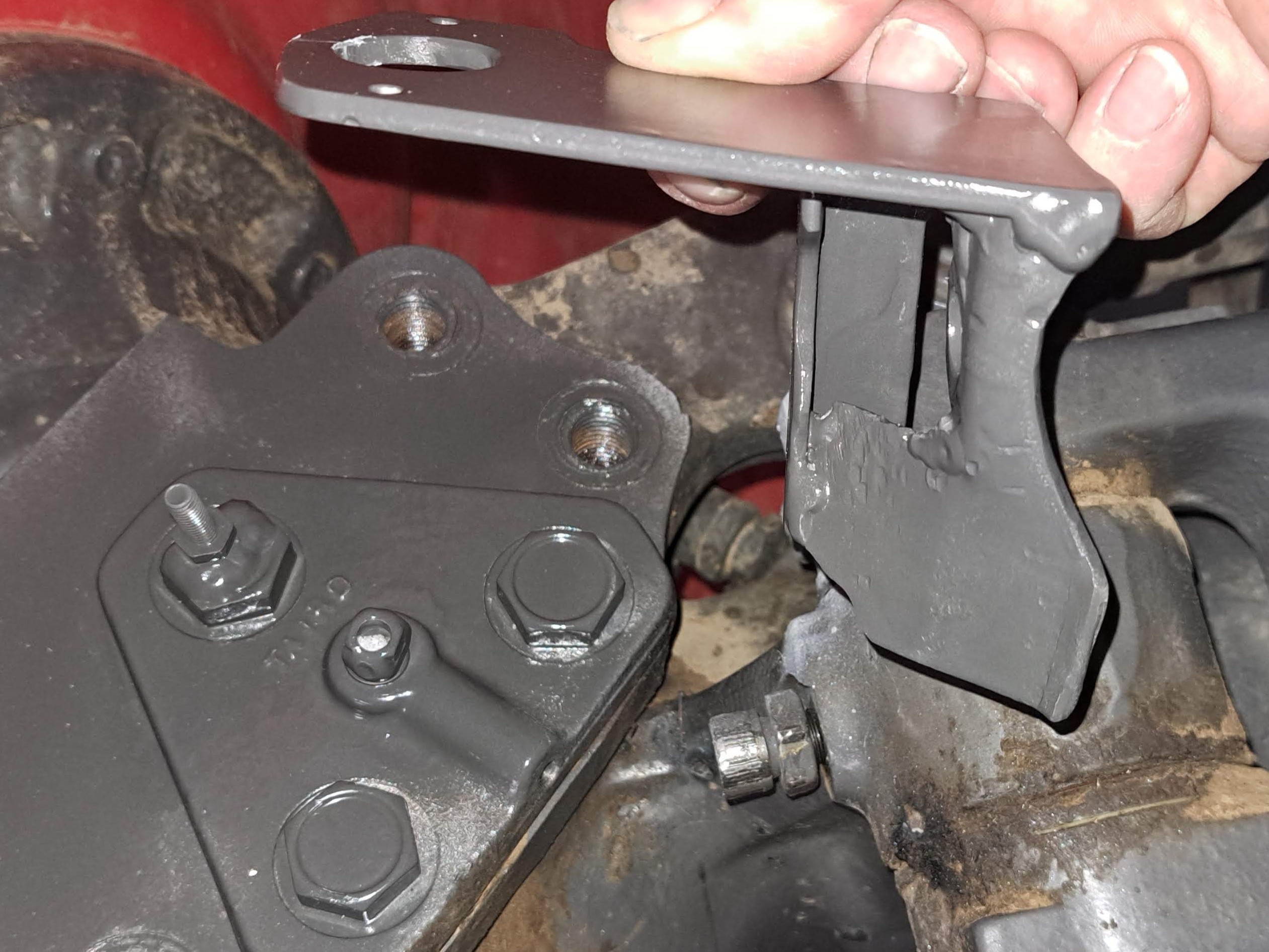 Claas Arion mit gefederter Carrao Vorderachse: Lenkwinkelsensor Montagebeispiel