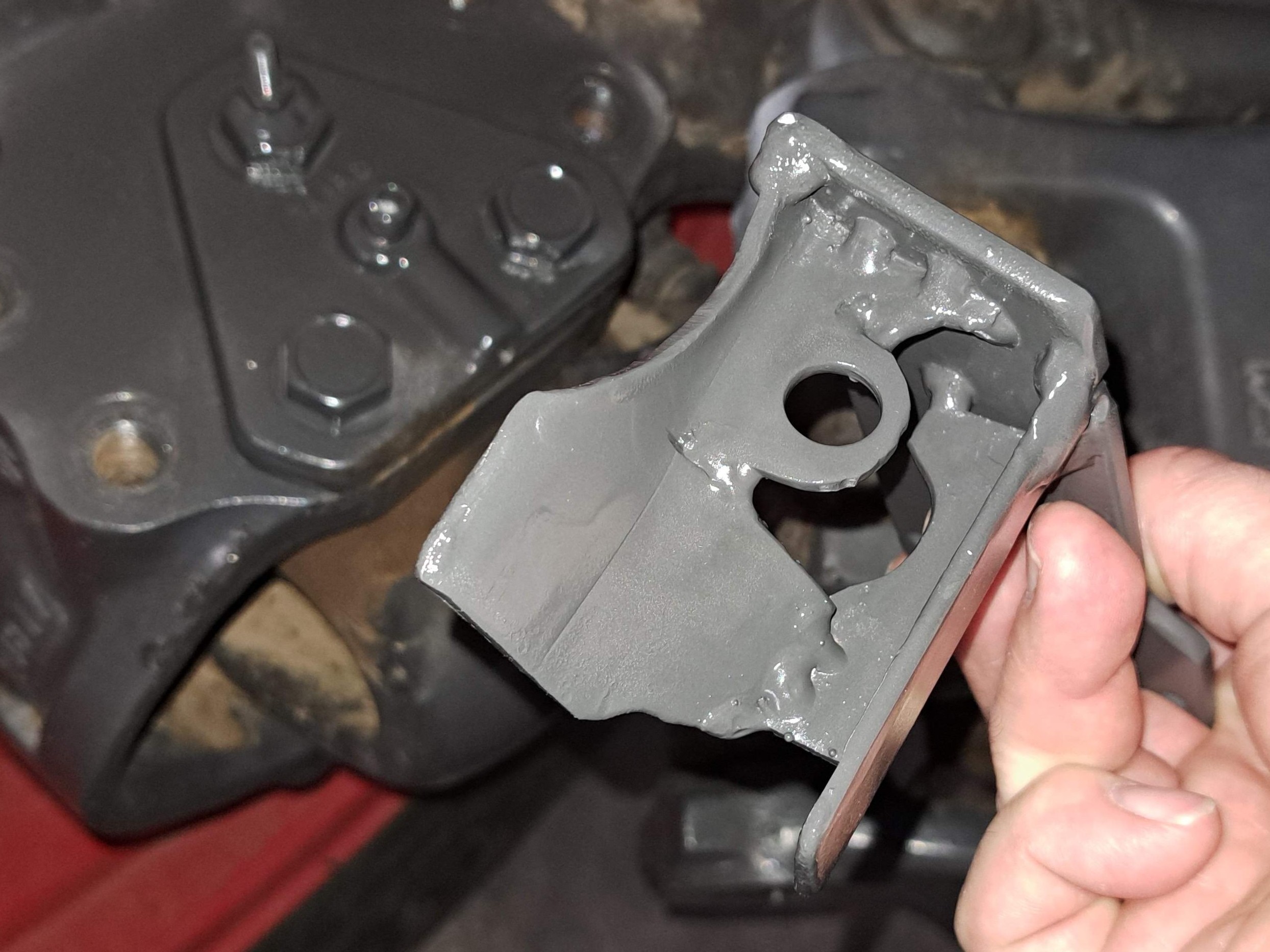 Claas Arion mit gefederter Carrao Vorderachse: Lenkwinkelsensor Montagebeispiel