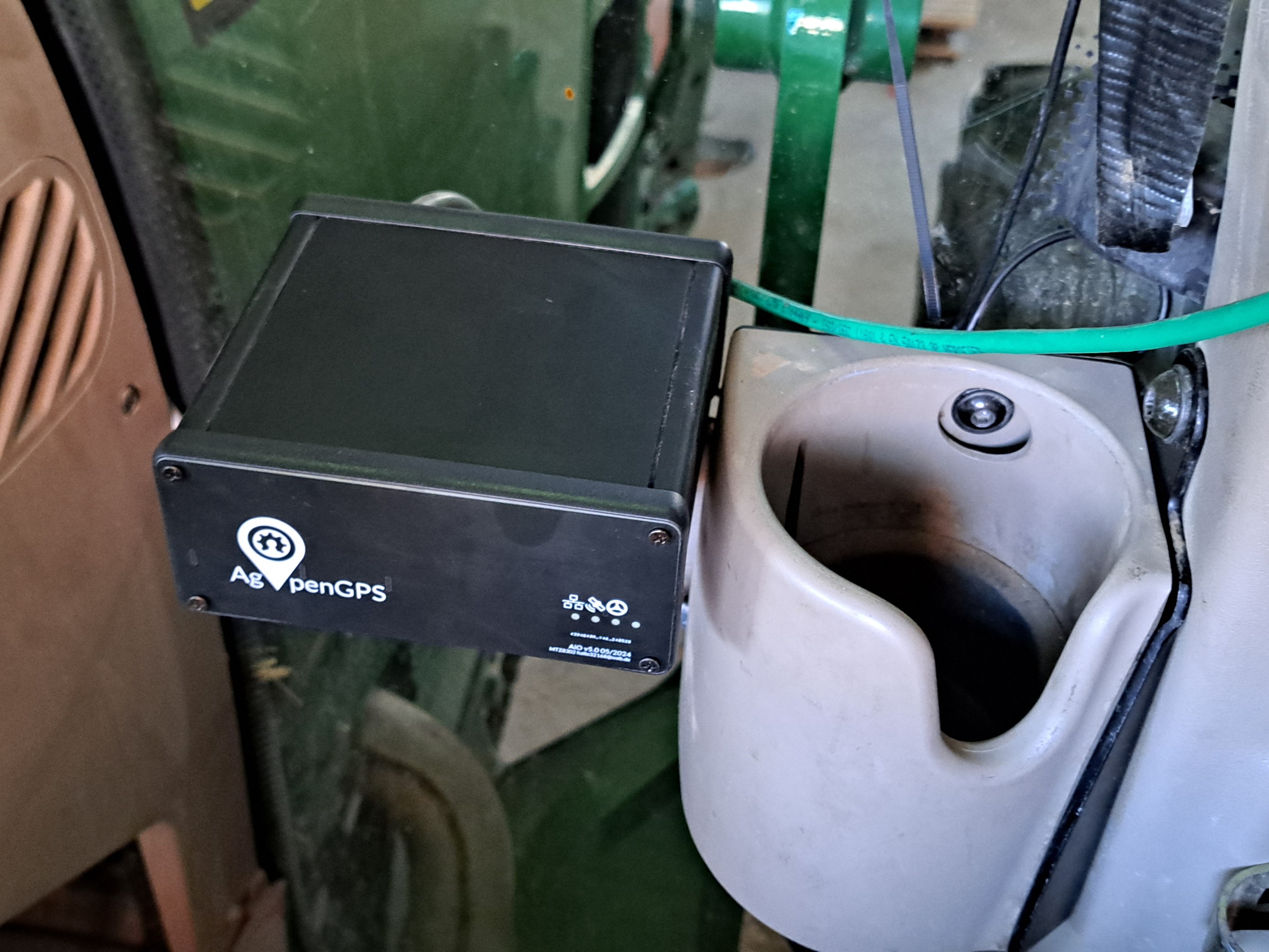 John Deere 6000 AiO V6 im Alu Gehäuse: Montage rechts neben A-Säule